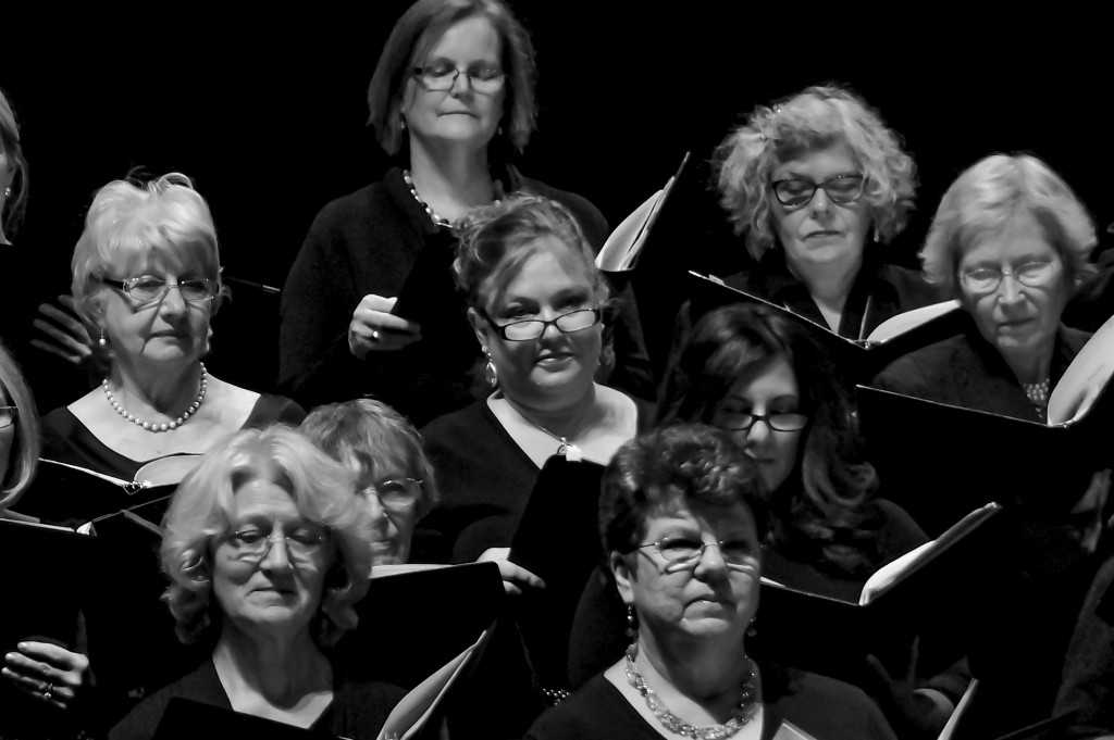 Hudson Chorale performs BW-women-direct